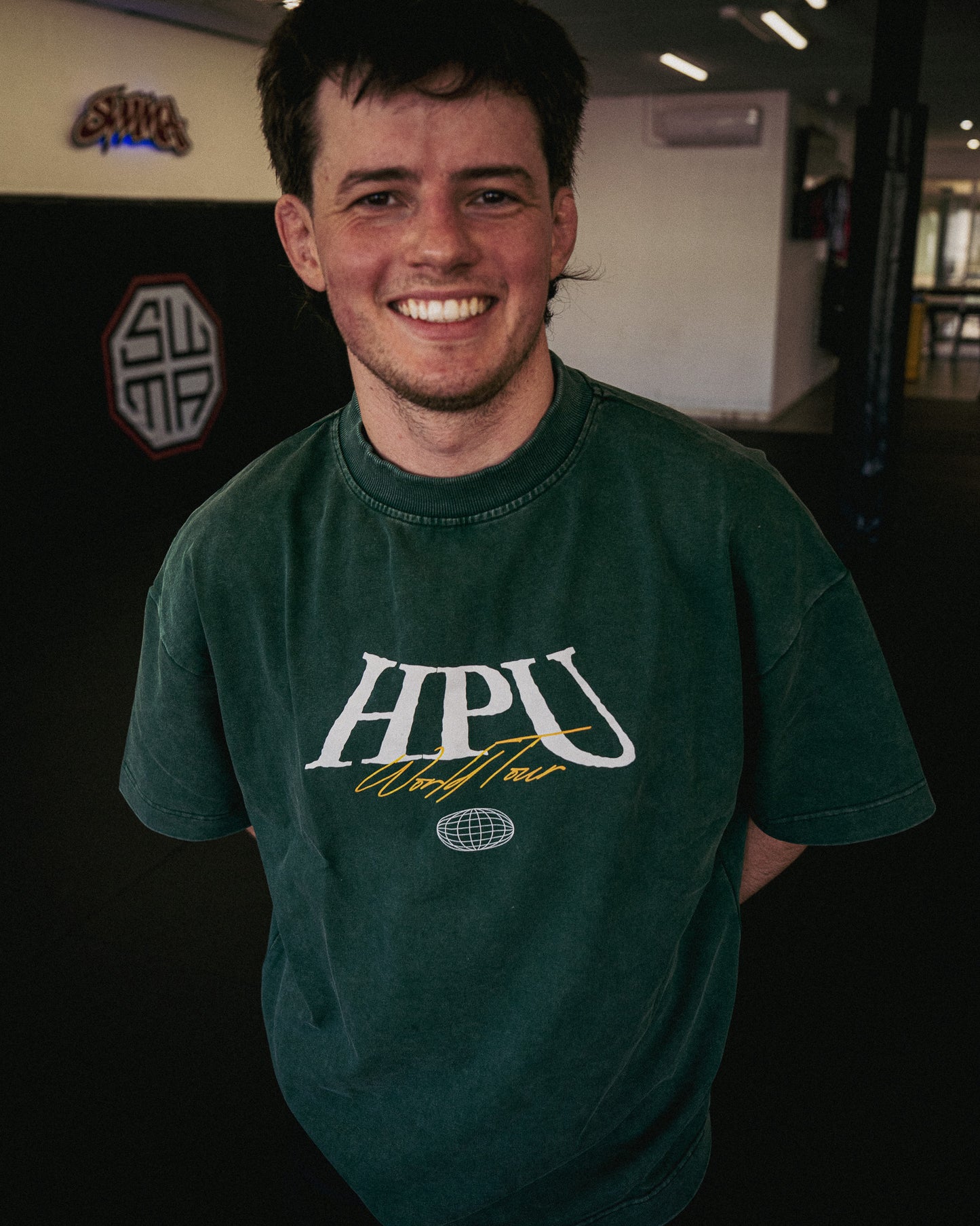 HPU WORLD TEE FOREST GREEN